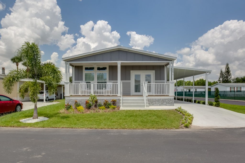 selling a mobile home exterior