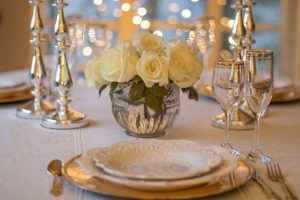 table setting manufactured home holiday party