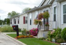 7 Must-Do Spring Cleaning Projects For Your Mobile Home