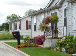 7 Must-Do Spring Cleaning Projects For Your Mobile Home