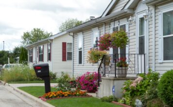 7 Must-Do Spring Cleaning Projects For Your Mobile Home