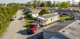 Can Mobile Homes Be Moved Around? Photo of a mobile home being moved
