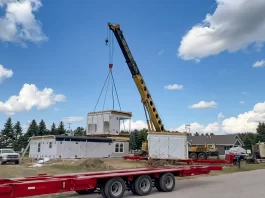 Who Is the Best Builder of Modular Homes? Photo of a modular home being installed on a foundation.