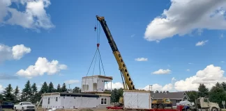 Who Is the Best Builder of Modular Homes? Photo of a modular home being installed on a foundation.