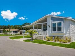 Four Amazing Pet-Friendly 55+ Communities With Florida Waterfront Views!