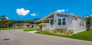 Four Amazing Pet-Friendly 55+ Communities With Florida Waterfront Views!