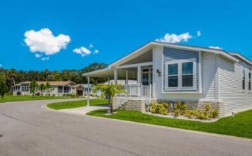 Four Amazing Pet-Friendly 55+ Communities With Florida Waterfront Views!